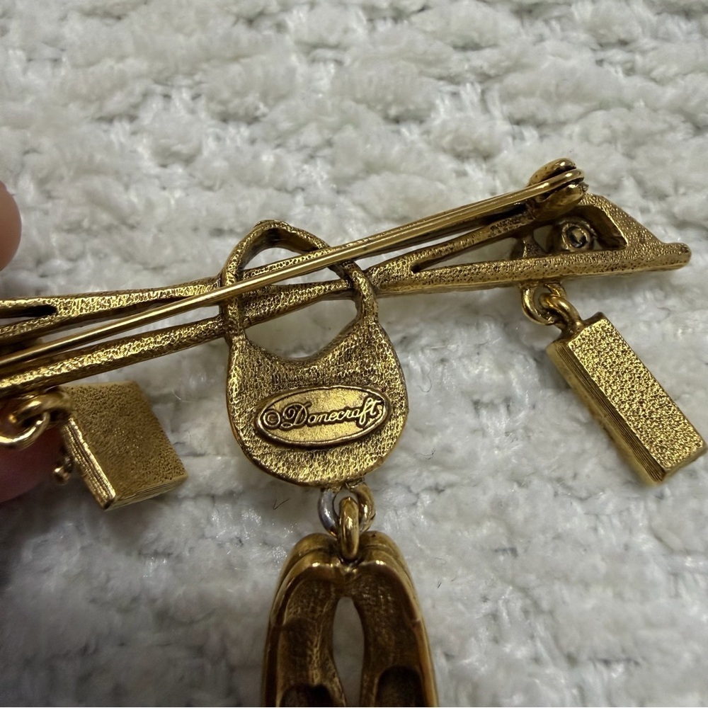 Vintage Danecraft Golfing Brooch Pin Gold Toned - Picture 3 of 5